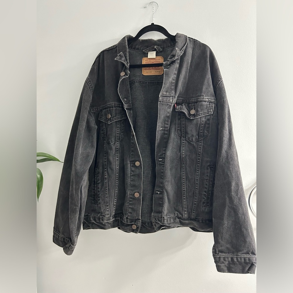 SOLD DO NOT BUY Levi’s washed black trucker jean jacket - Picture 7 of 8